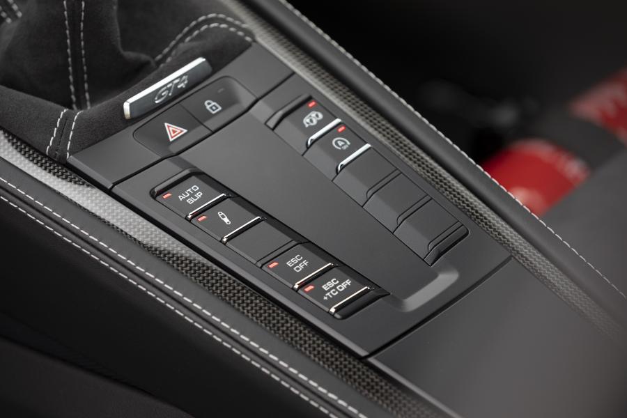 Детали интерьера Porsche 718 Cayman GT4 (982C) 2019 года  (WW) (фото 188 из 190)